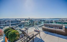 Sophistication Stay-Cation With A Roof Top Pool!